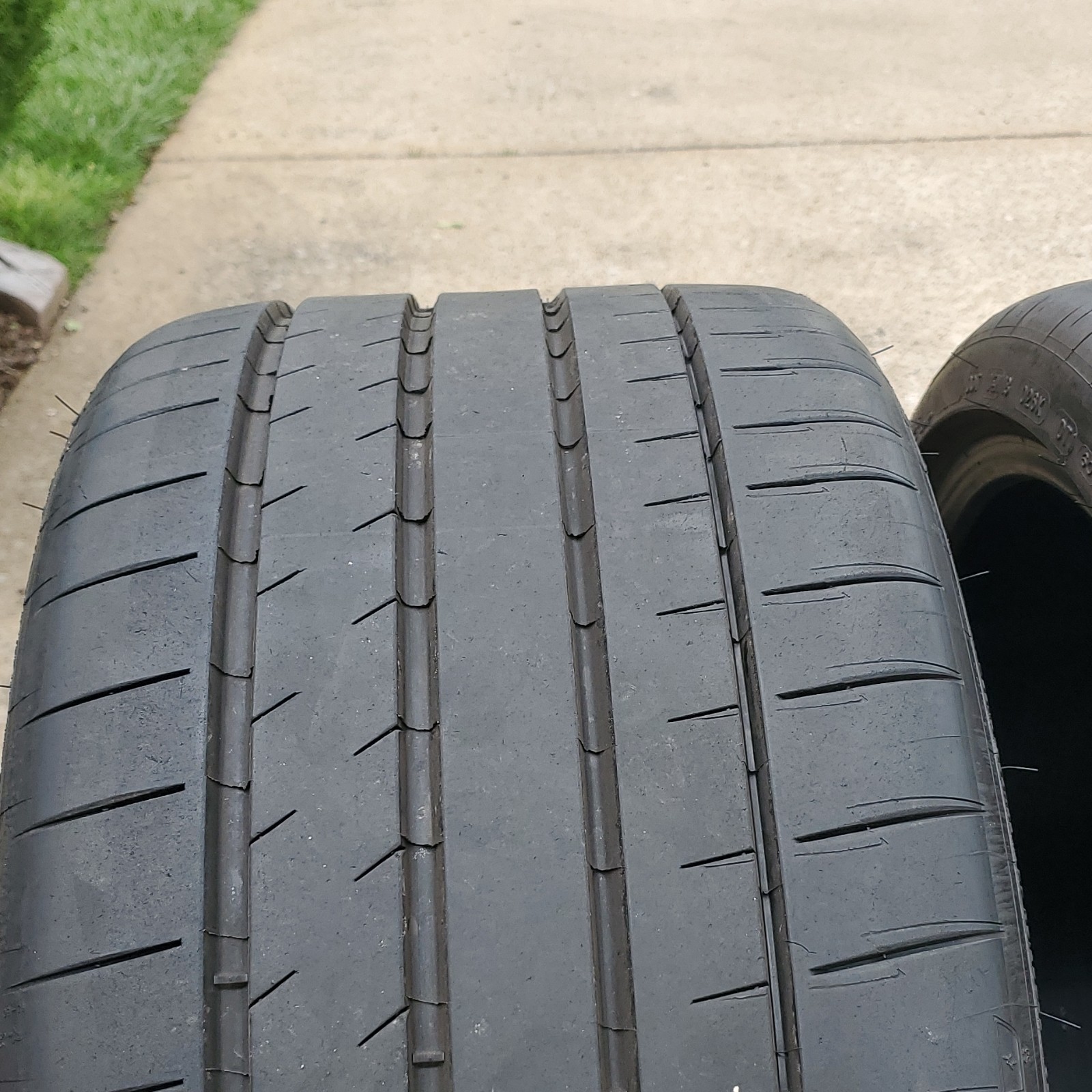 265/30ZR19 93Y MICHELIN PILOT SPORT 4S 8/32NDS DATECODE 4723 *TREAD INDENT*