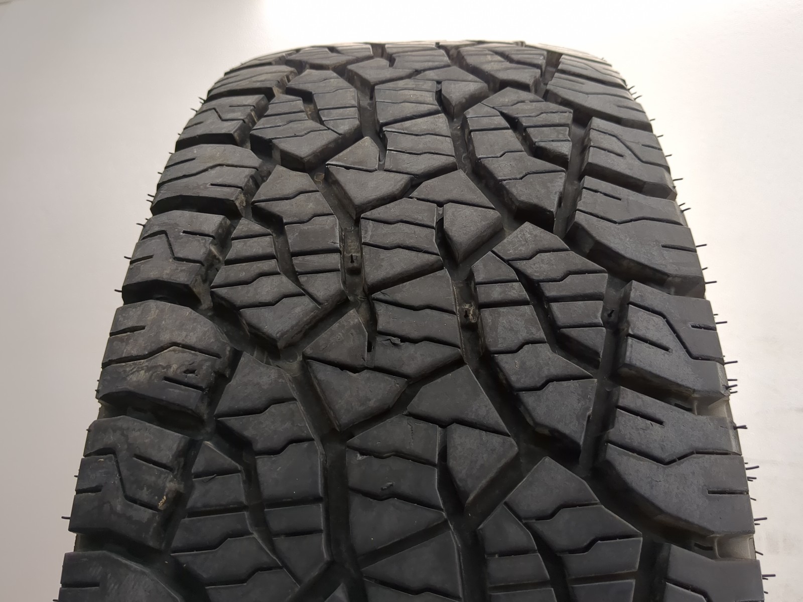 Used Tire 225/70R17 KUMHO ROADVENTURE AT52 112T – Tread Depth 10/32