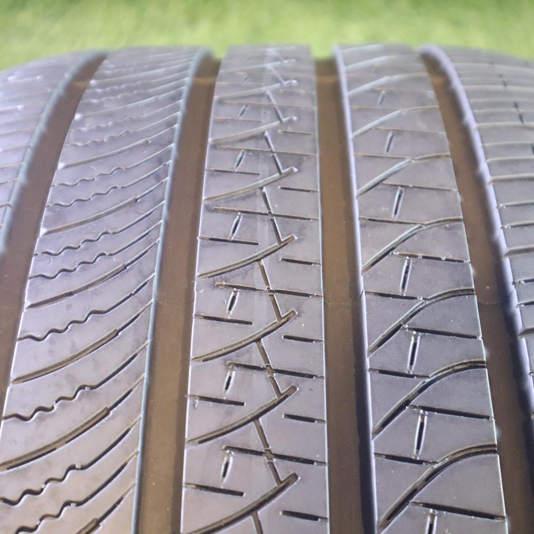 275 35 20 Pirelli PZero All Season 85% Tread 7/32 102H #27511