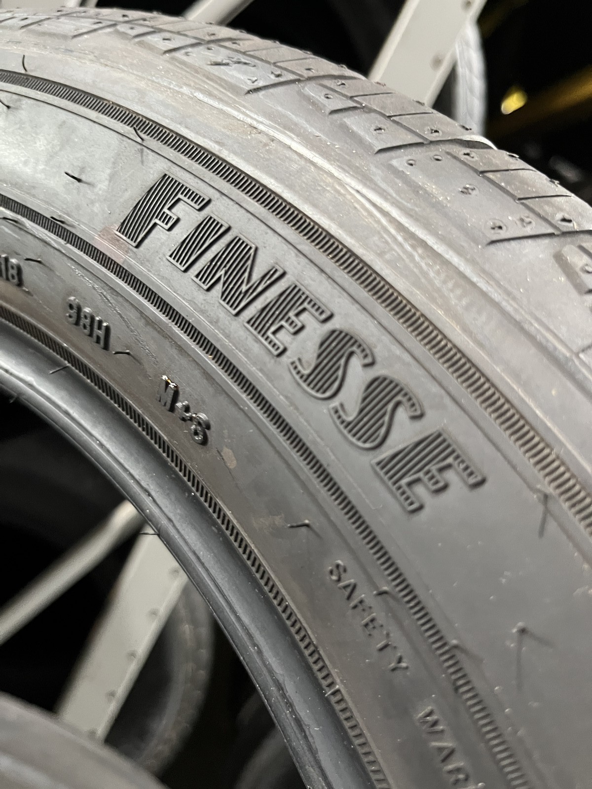 1 New Goodyear Assurance Finesse TPC 225/55R18 98H DOT.1625 9/32 New