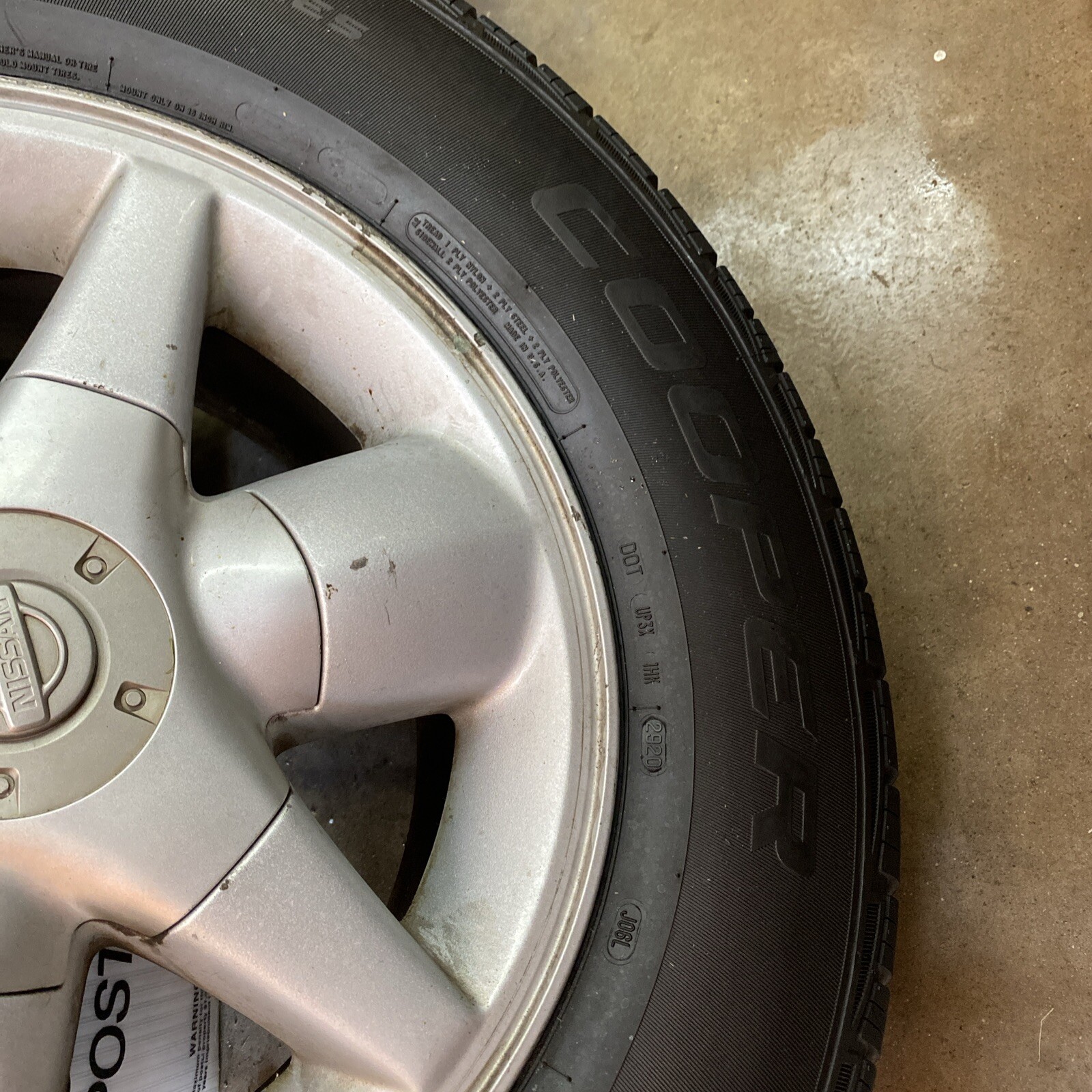 Used 255/65R16 Cooper Adventurer H/T 2000 Nissan Pathfinder Rim spare tire