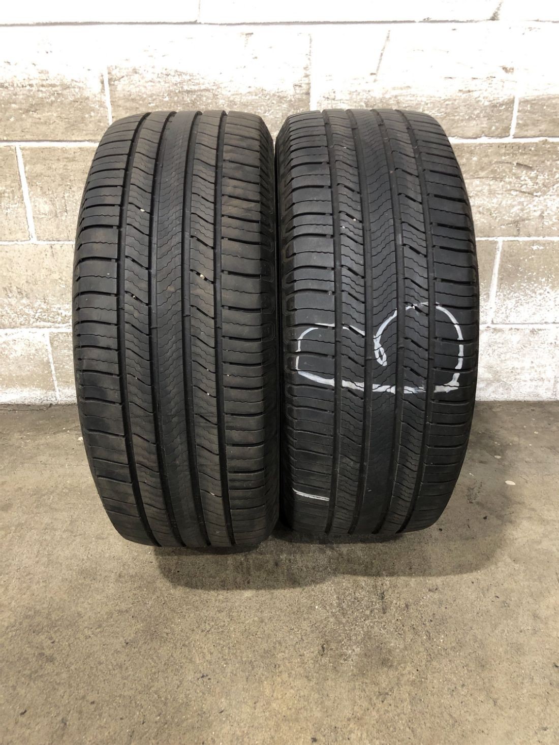 2x P235/55R17 Michelin Defender 2 7/32 99 H Used Tires 2355517