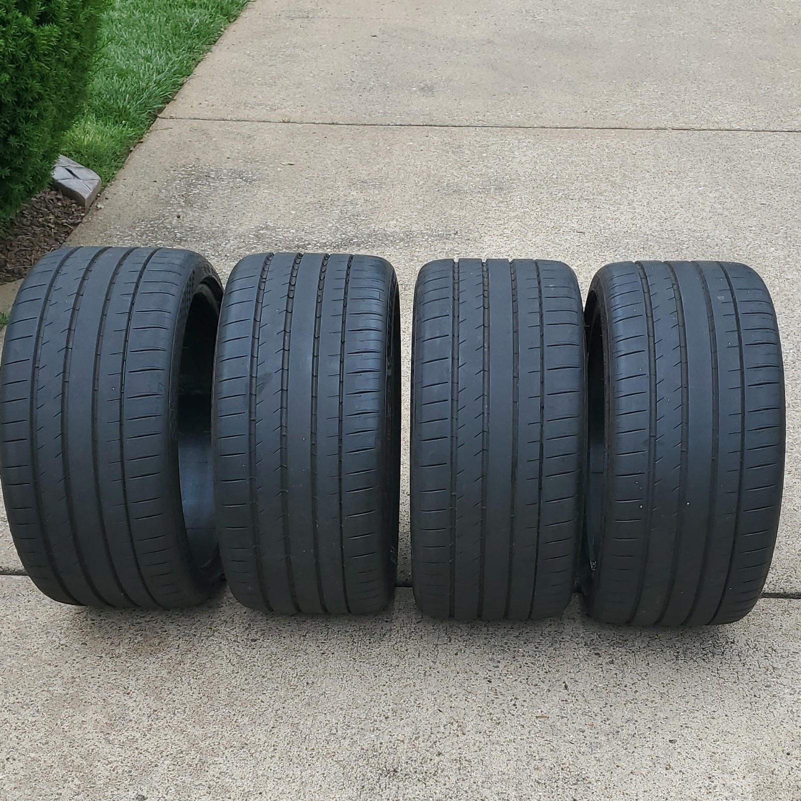 265/30ZR19 93Y MICHELIN PILOT SPORT 4S 8/32NDS DATECODE 4723 *TREAD INDENT*