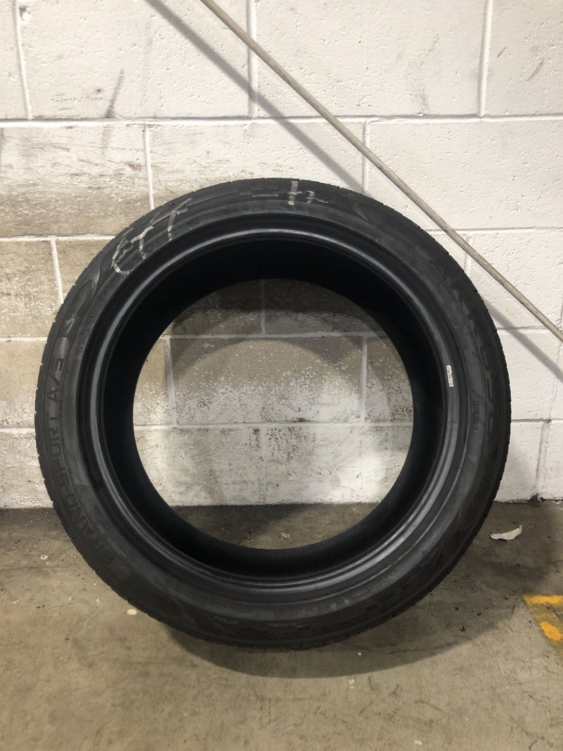 1x P275/40R20 Arroyo Grand Sport A/S 9/32 106 W Used Tire 2754020