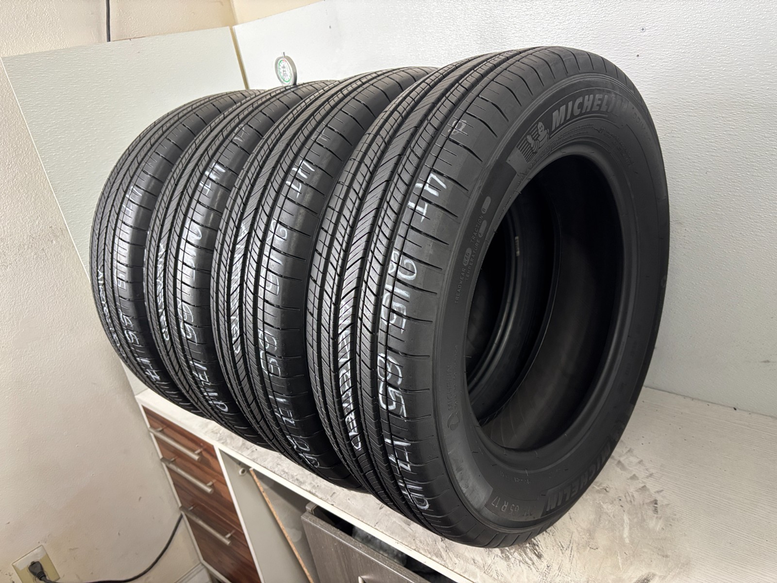 NO SHIPPING ONLY LOCAL PICK UP Set 4 Tires 215 65 17 Michelin Primacy A/S
