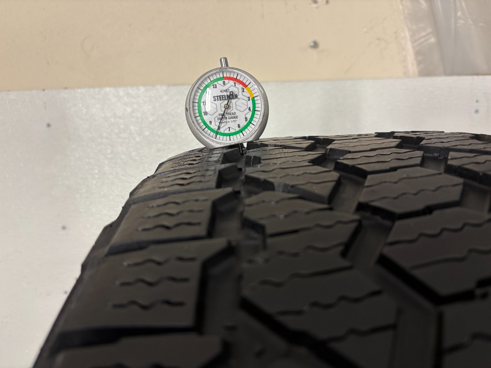 1 Tire 285 45 22 Bridgestone Dueler A/T Ascent (7.00-8.00/32 Tread Left) 114H