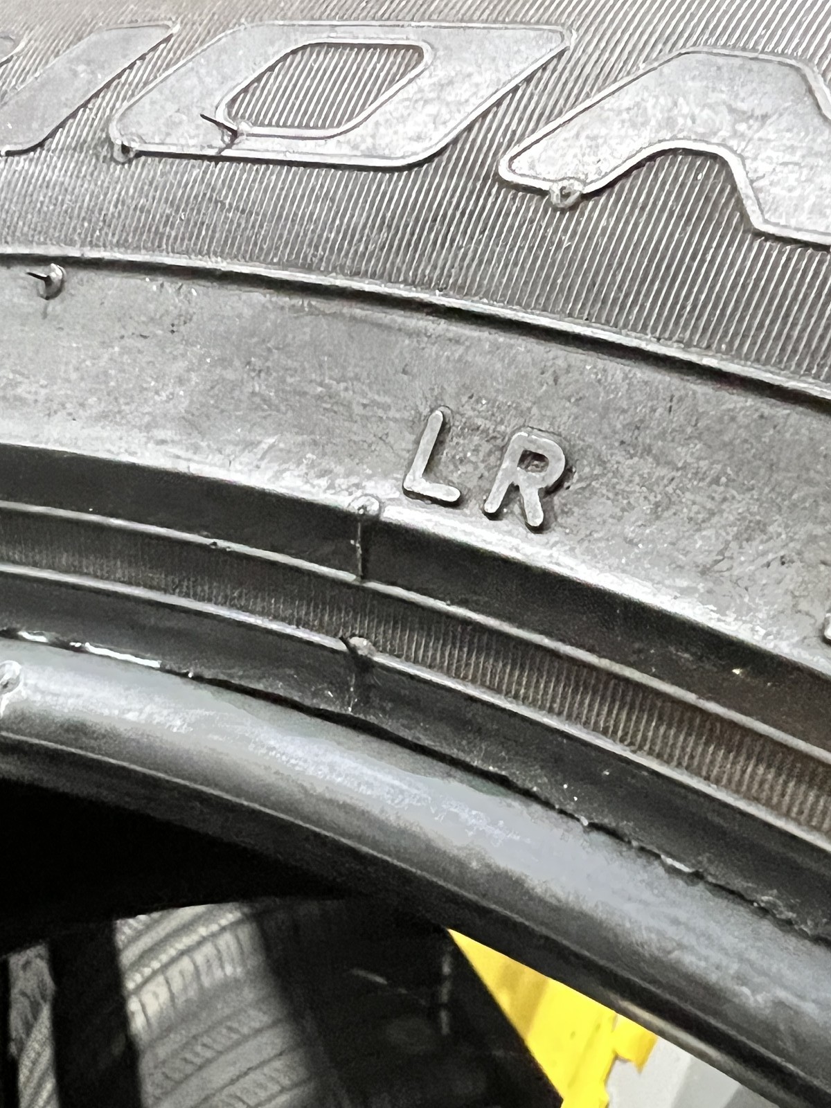 1 Tire Pirelli Scorpion Verde LR 275/45R21 110W DOT.0124 7.75/32