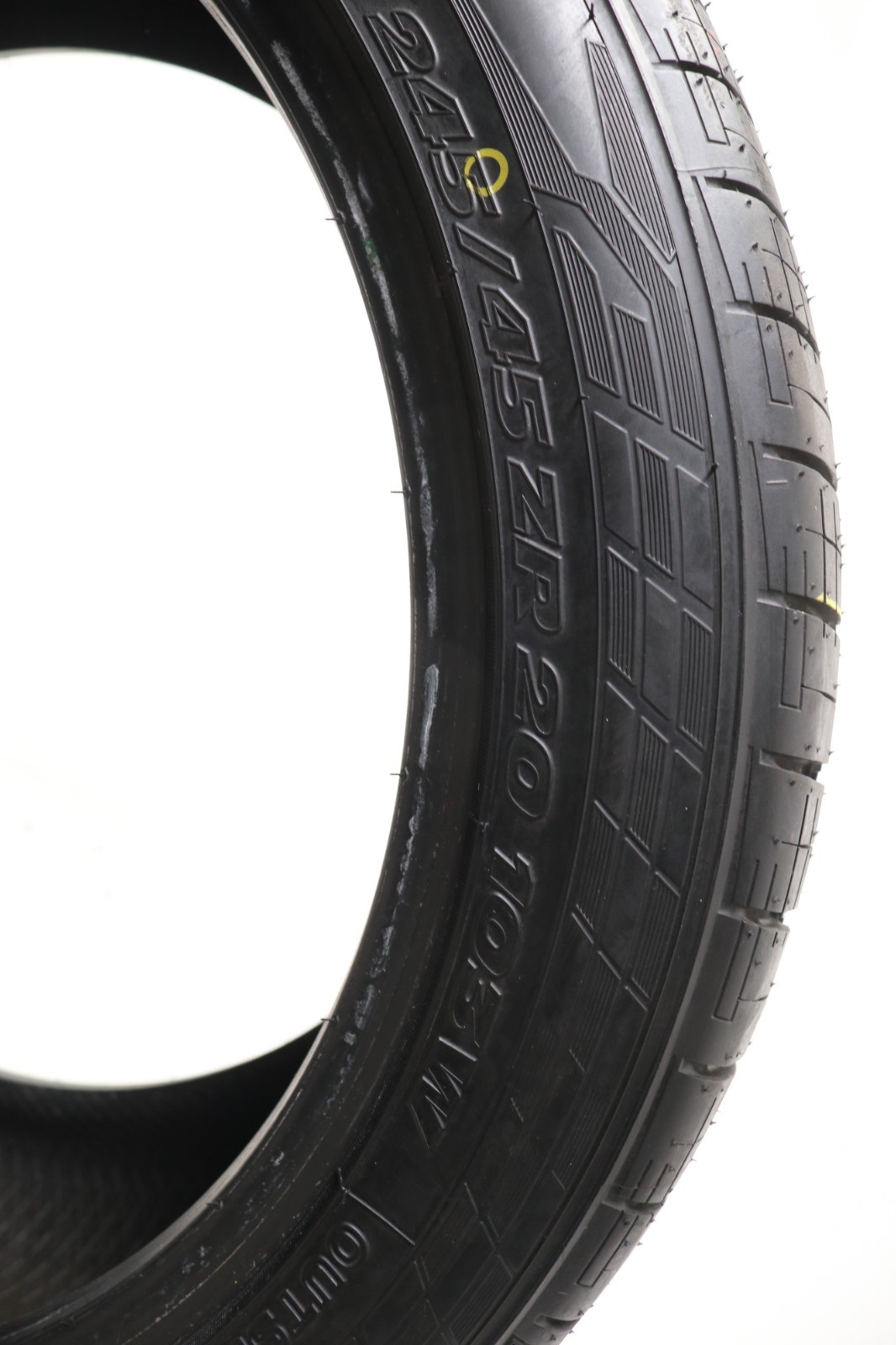 Set of 2 Take Off 245/45ZR20 Road Hugger GTZ – 103W – 9.5/32 No Repairs