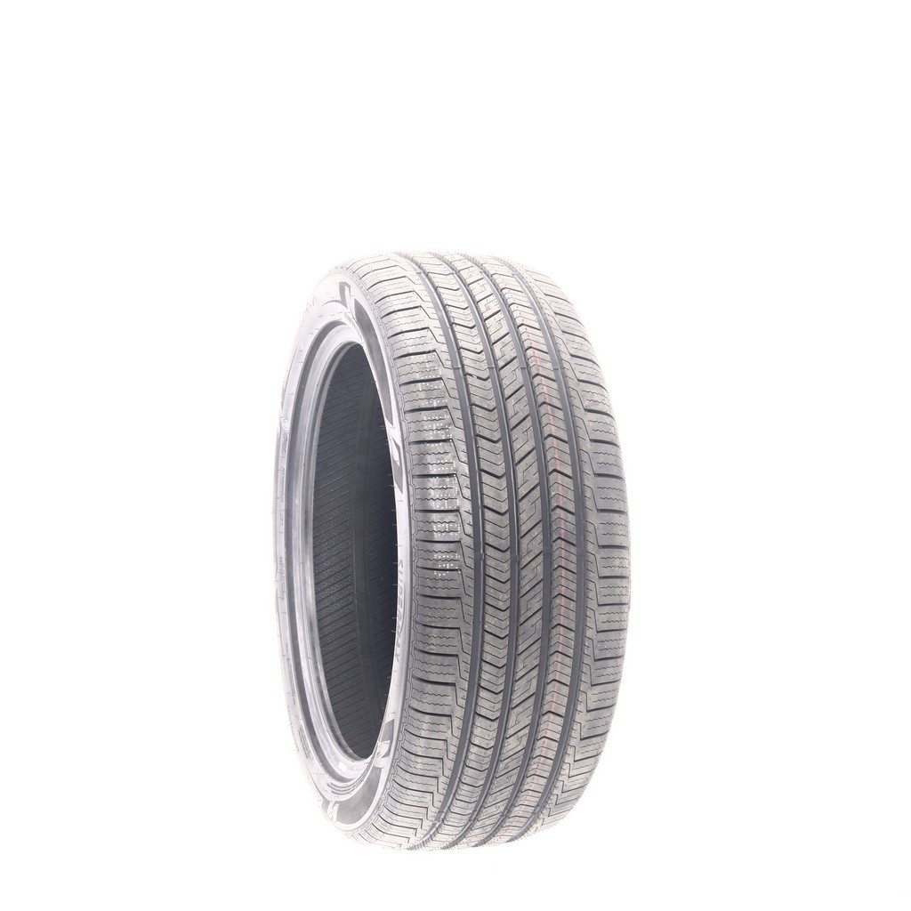 Set of (2) New 245/45ZR19 Supermax TR-1 102W