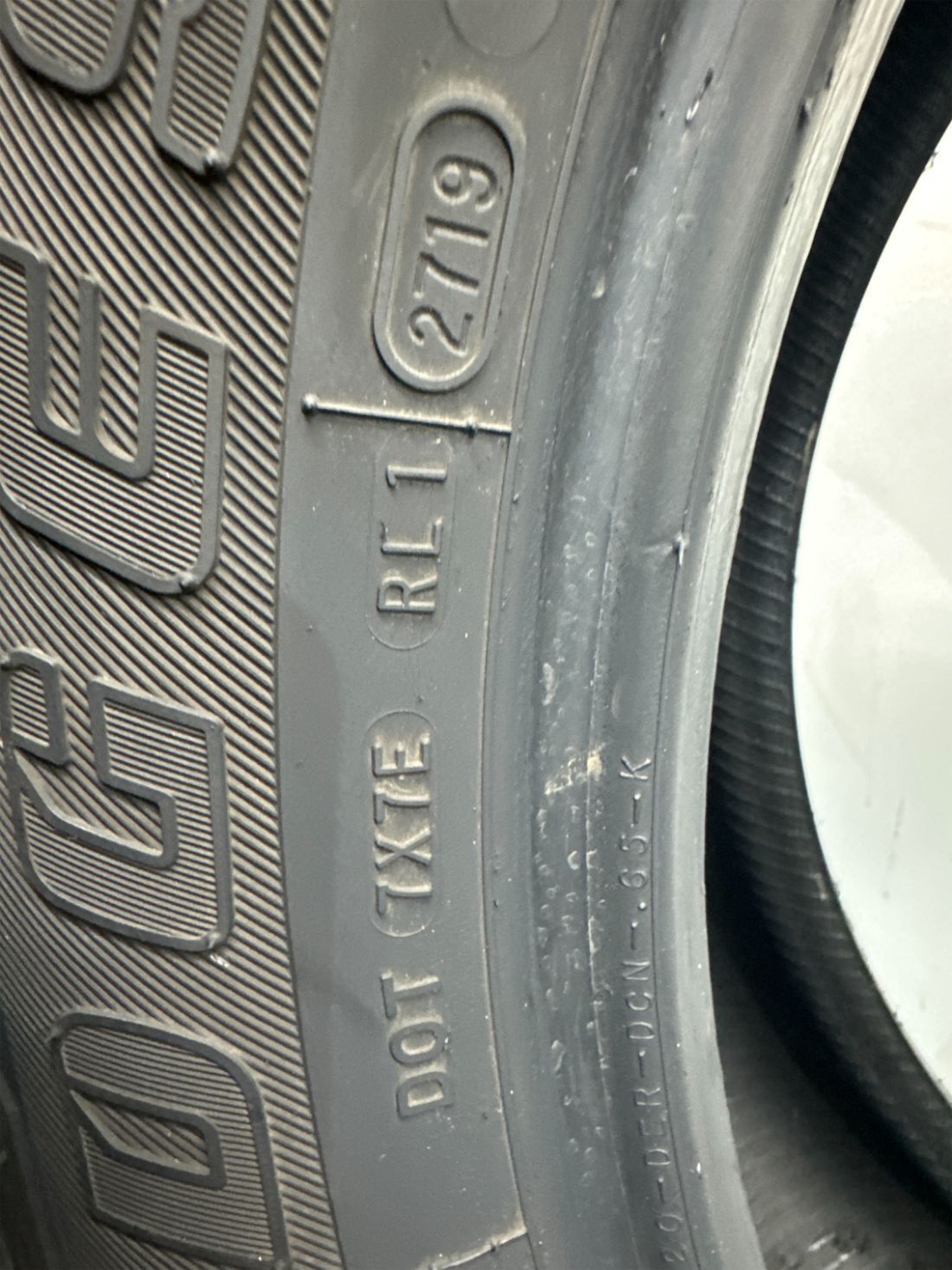 1 Bridgestone Dueler HL Alenza Plus P255/55R20 2555520 255/55/20 107 H – 8/32