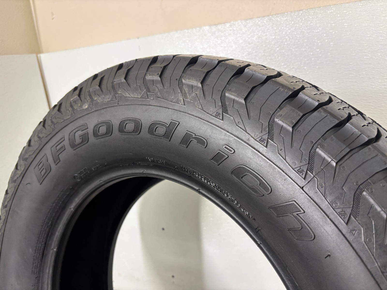 1 Tire 275 65 18 Bfgoodrich Trail Terrain T/A (12.00/32 Tread Left) 116T