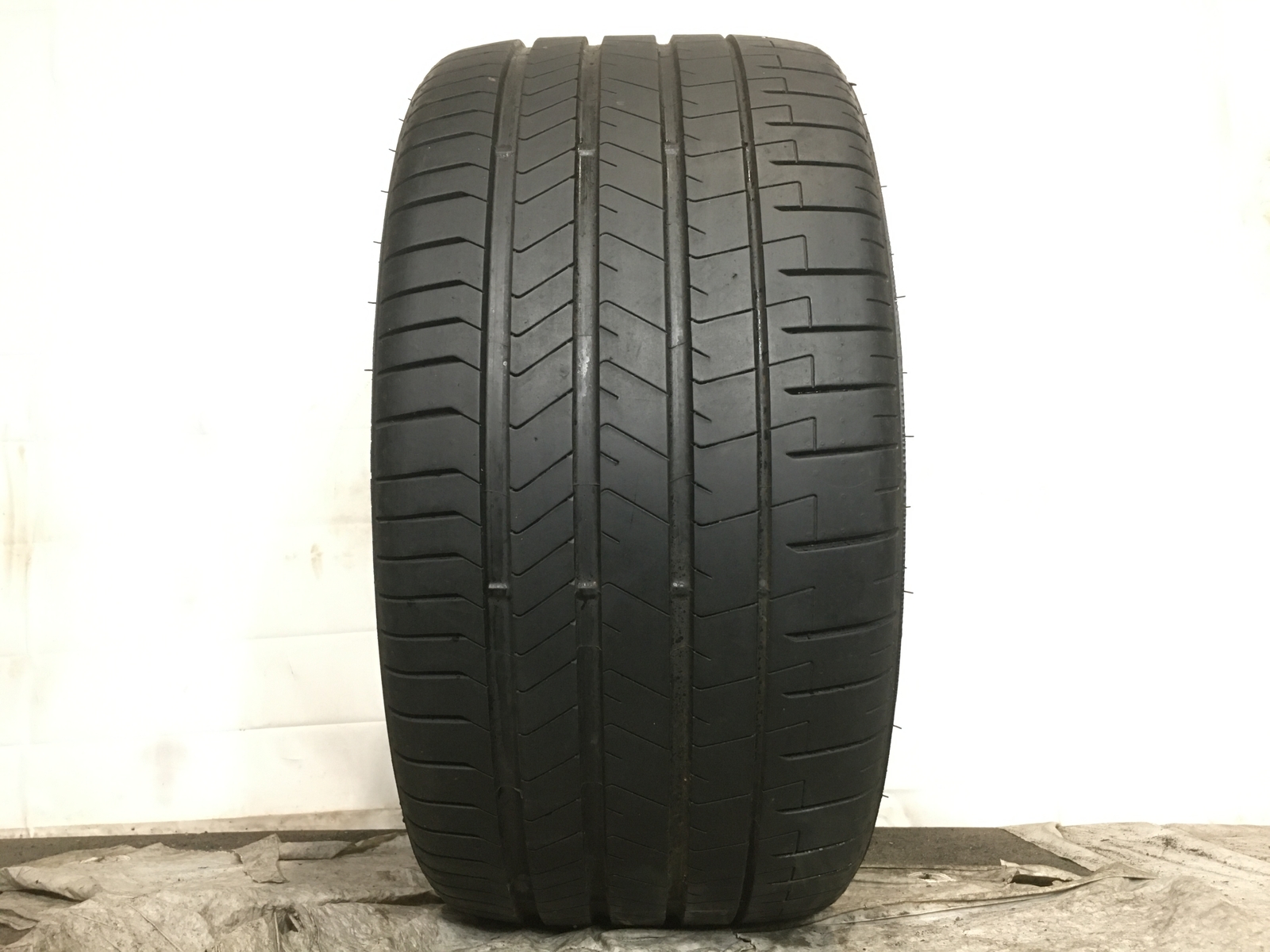 [1] Pirelli P Zero PZ4 P315/35ZR21 315 35 21 Tire 8.0-8.25/32