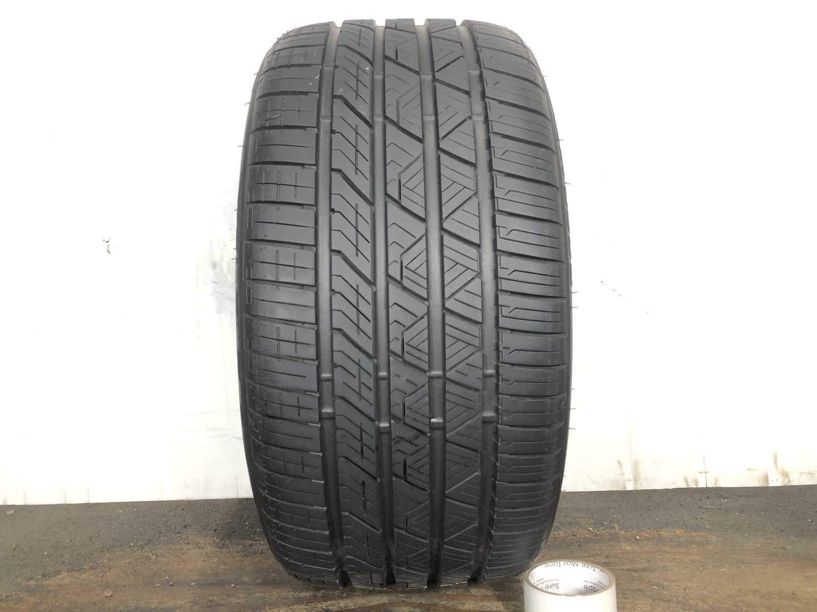[1] Road Hugger GTZ P255/35ZR18 255 35 18 Tire 9.75/32