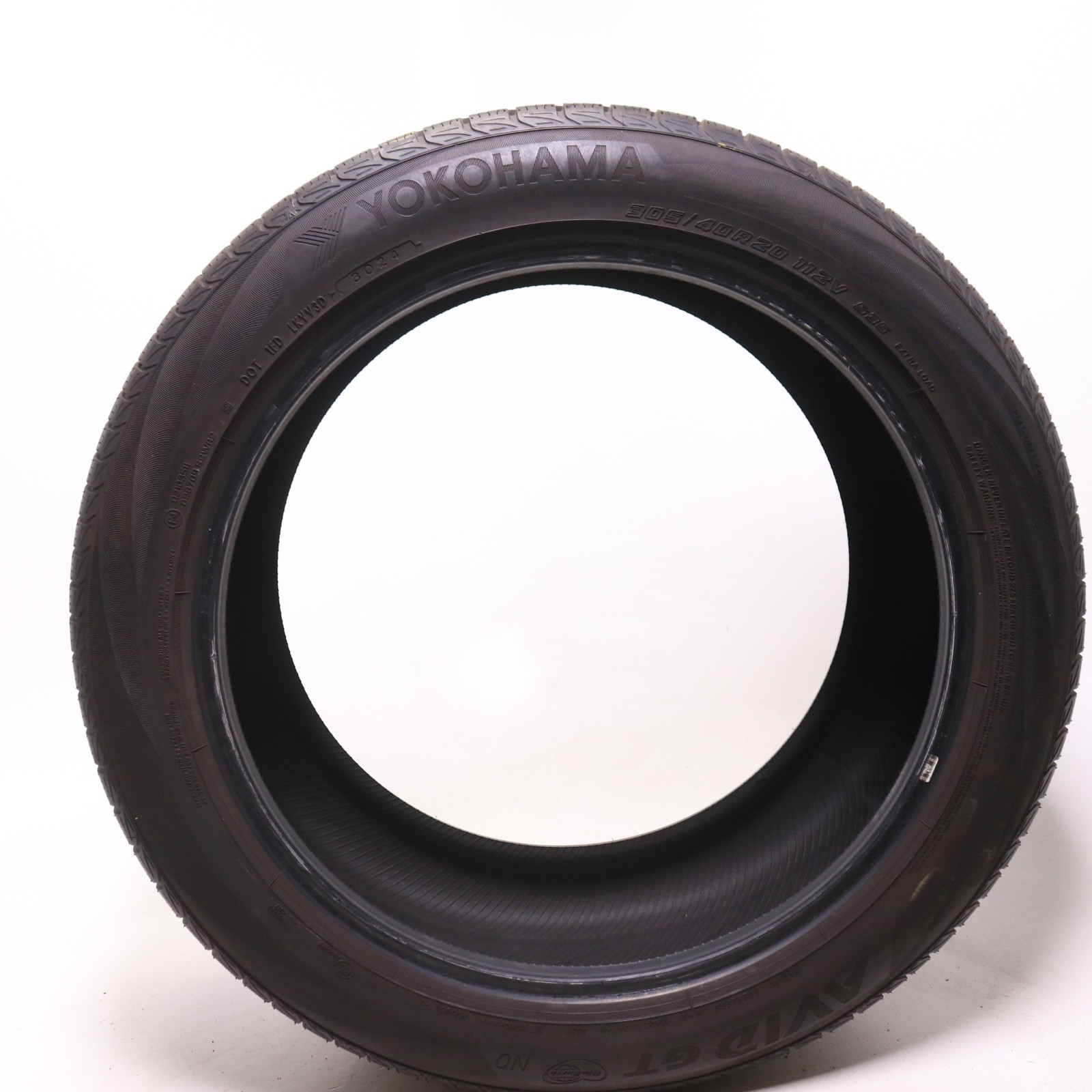 Set of 2 Used 305/40R20 Yokohama Avid GT S35 NO – 112V – 7-7.5/32