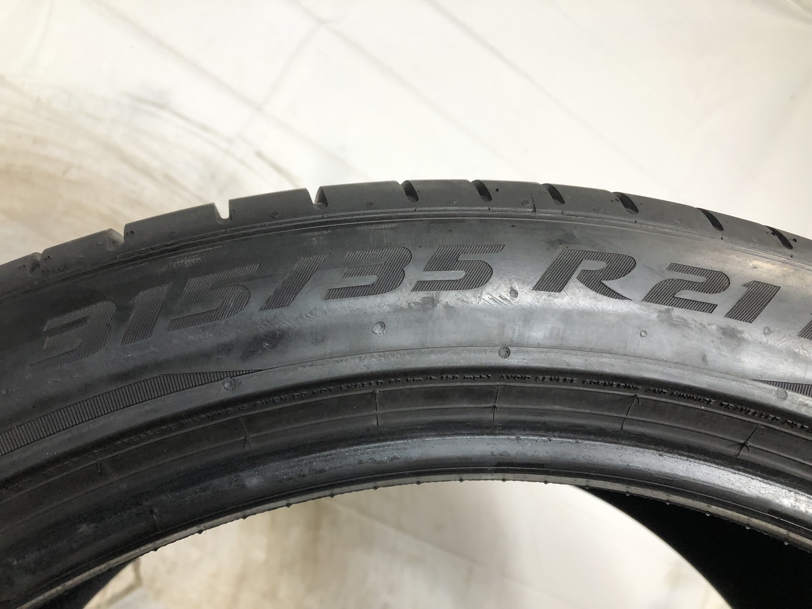 [1] PIrelli P Zero PZ4 Run Flat P315/35R21 315 35 21 Tire 7.25/32