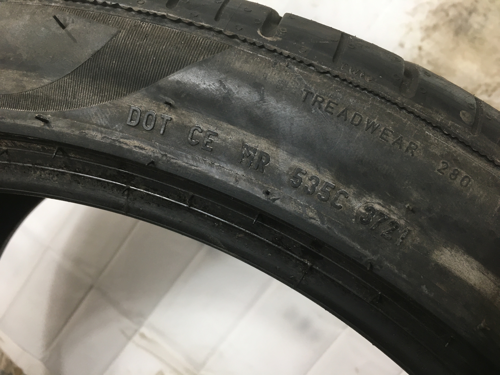 [1] Pirelli P Zero PZ4 P315/35ZR21 315 35 21 Tire 8.0-8.25/32