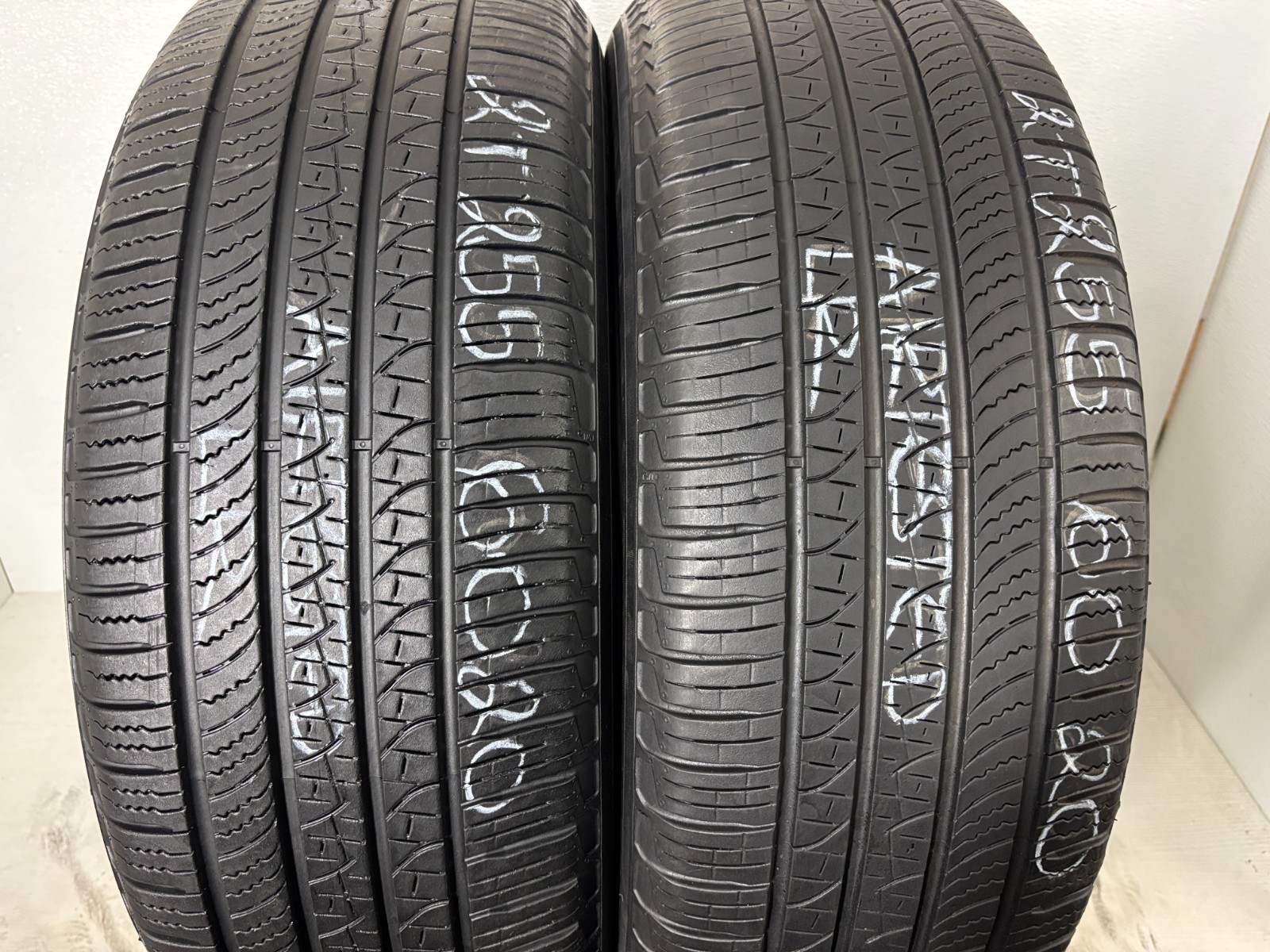 2 Tires 255 60 20 Pirelli Scorpion Zero LR (7.00-8.00/32=77-88% Tread Left) 113V