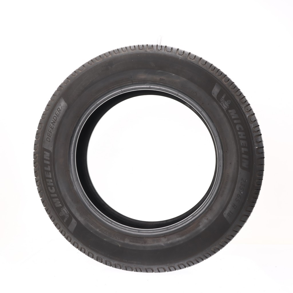 Set of (4) Used 235/65R18 Michelin Defender 2 106H – 9.5-10.5/32