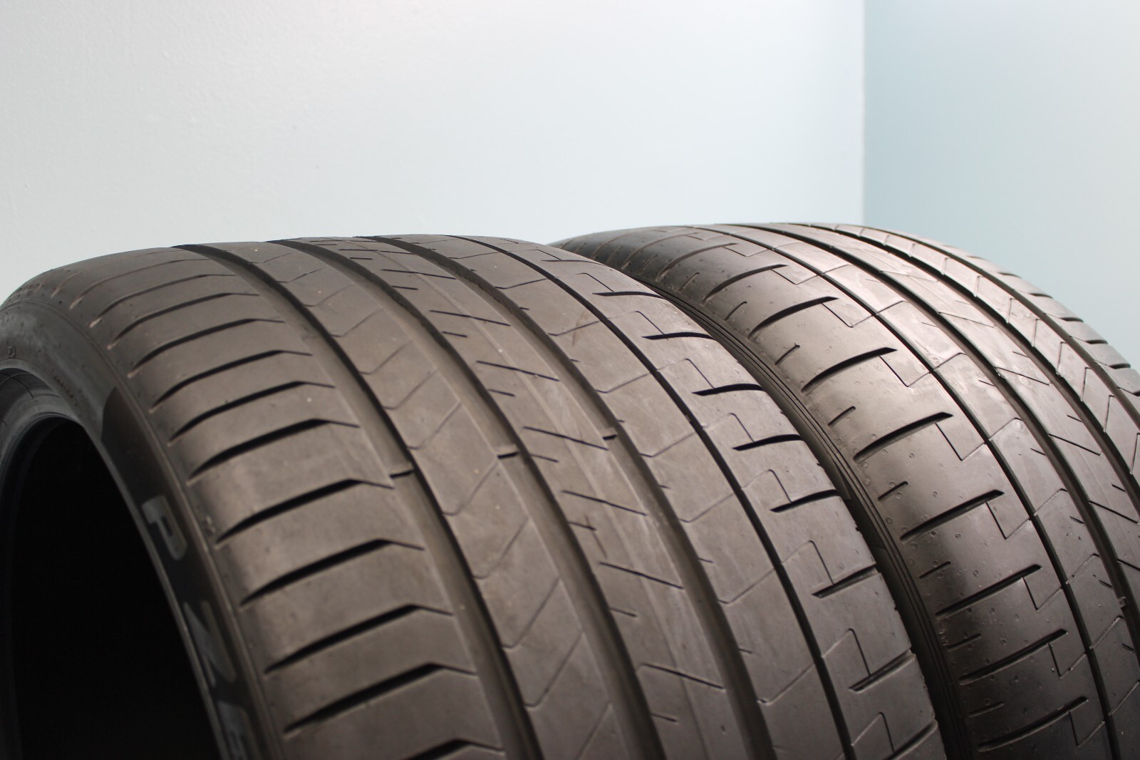 2 Used Pirelli Pzero NA1 PZ4 305/30ZR21 305/30/21 3053021 100Y