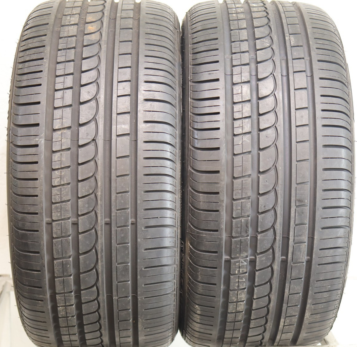 New Old Stock 275/40ZR19 Pireli Pzero Rosso 105Y DOT 0620 1J124