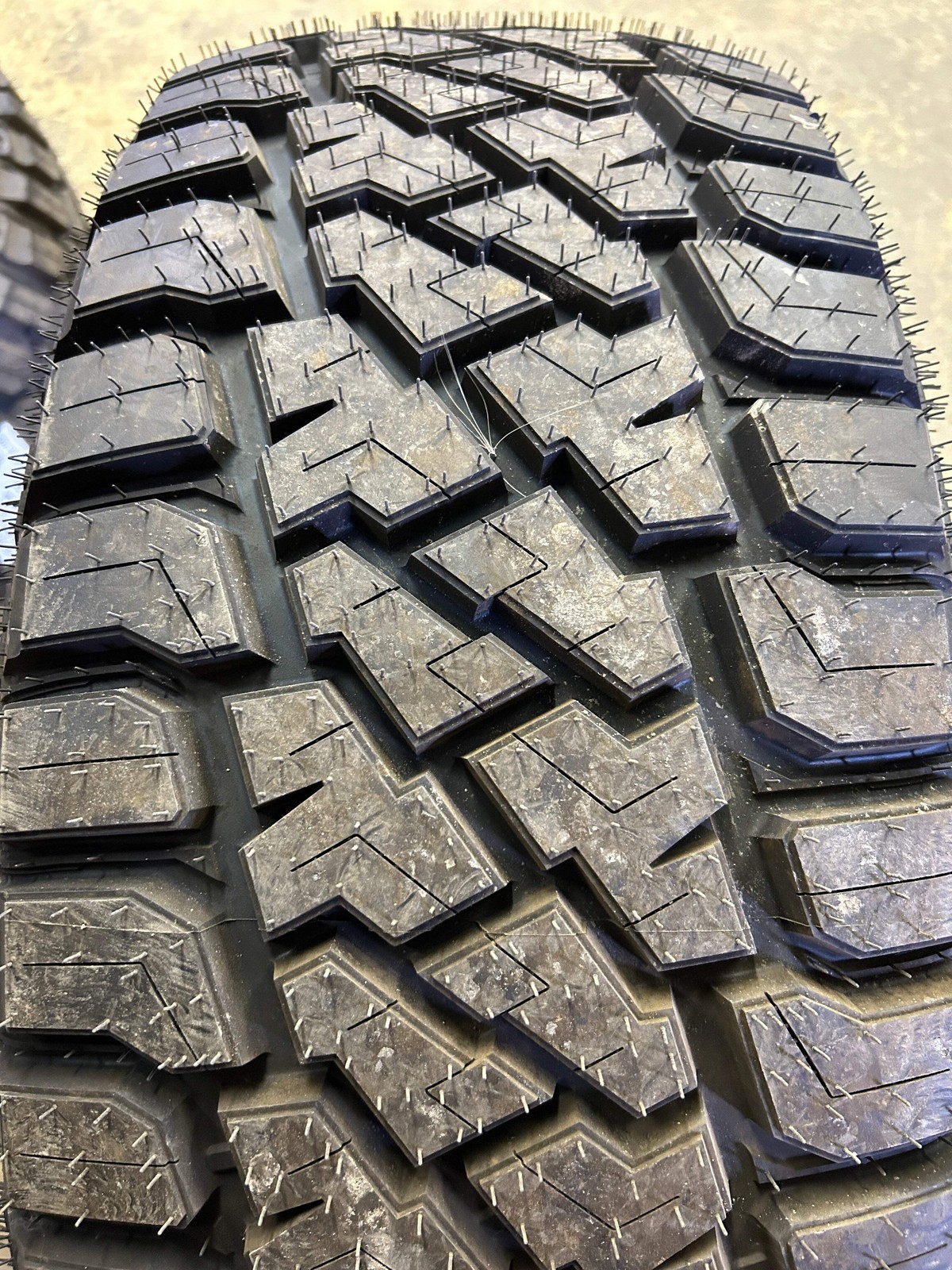 LANDSPIDER WILDTRAXX R/T BSW LT 35 12.50 20 126R 12PLY RUGGED TIRE FRT006B