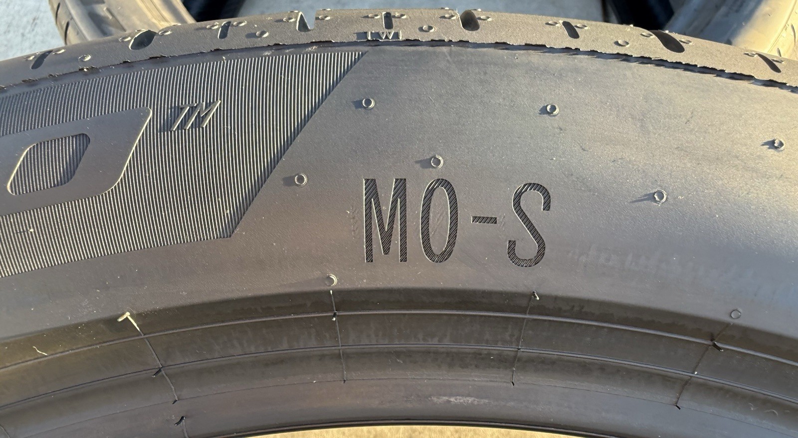 Set of 4 BRAND NEW 285/40R22 106Y Pirelli P Zero PZ5 MO-S Noise Canceling Tires