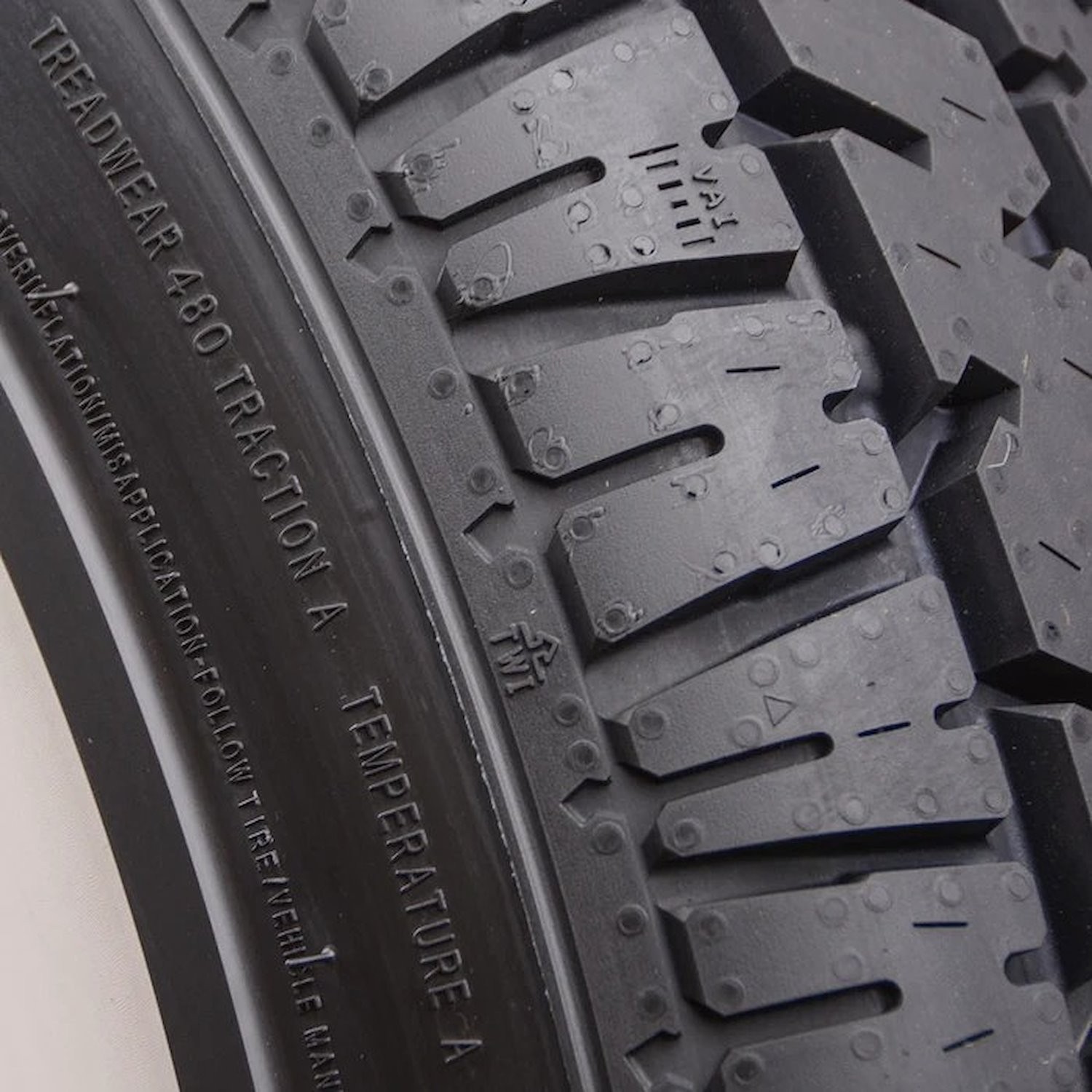 Coker Tire 737108 Classic Star Series Whitewall Radial Tire 195/75R14