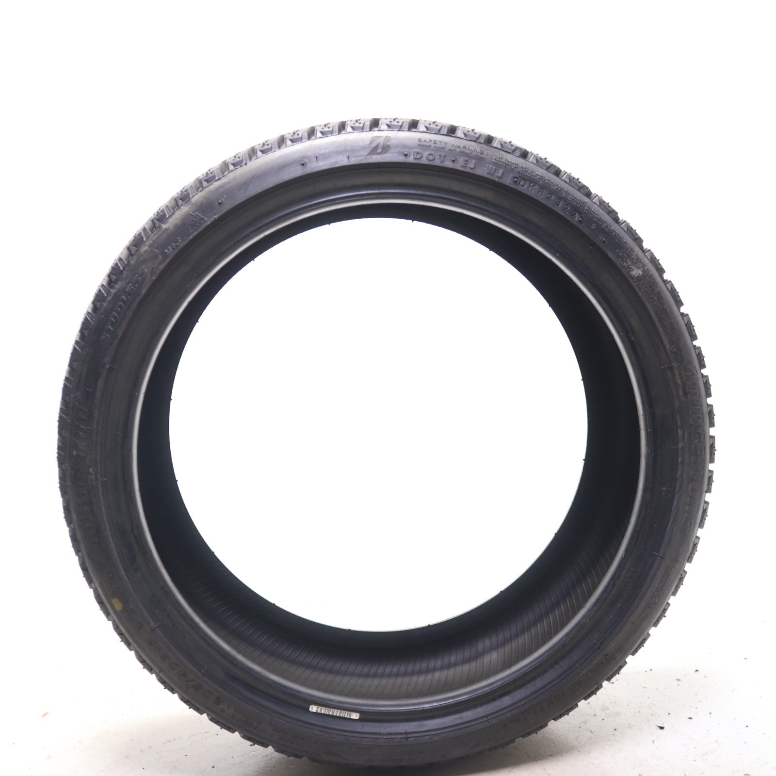Set of 4 New 205/40R17 Bridgestone Blizzak WS90 Studless – 84H – 11-11.5/32