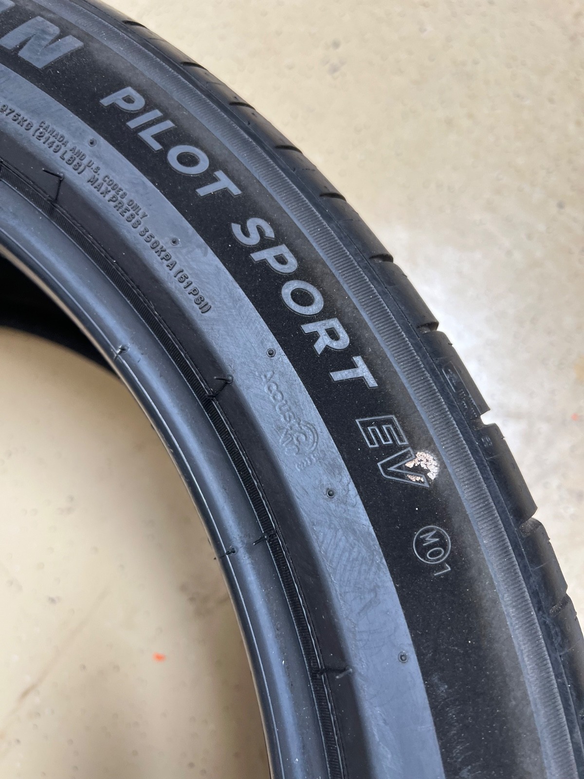 1 – NICE 275/40R21 XL (107W) Michelin Pilot Sport EV Acoustic (MO1) – 7115