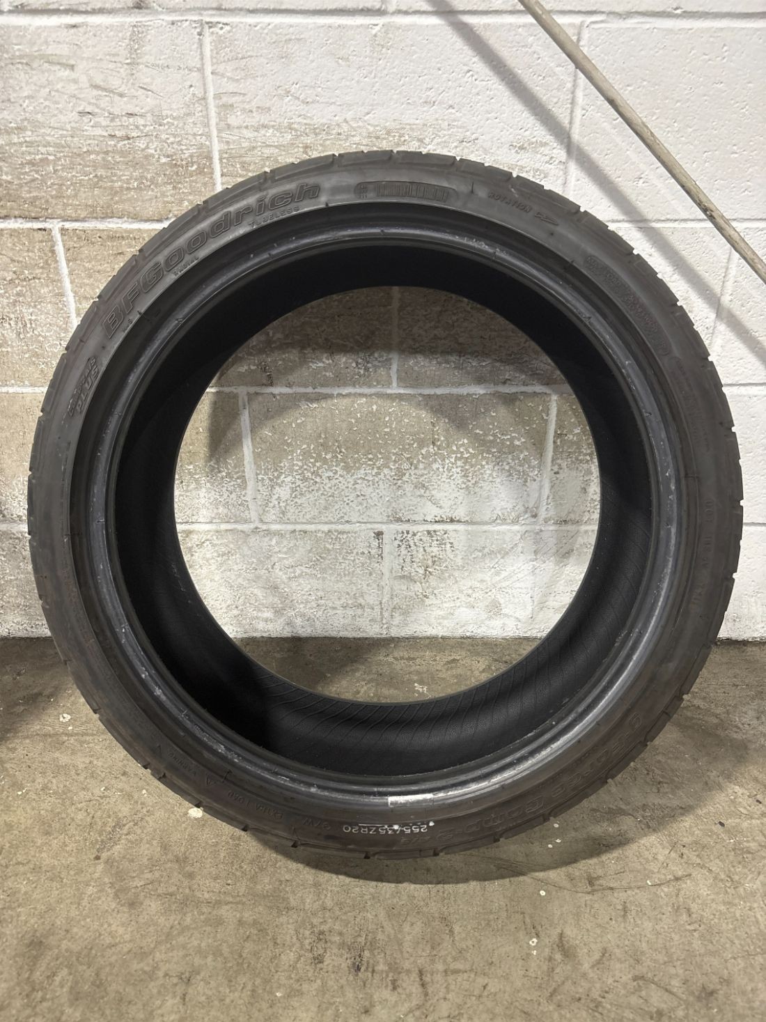 1x P255/35R20 BFGoodrich g-Force Comp 2 A/S + 8/32 97 W Used Tire 2553520