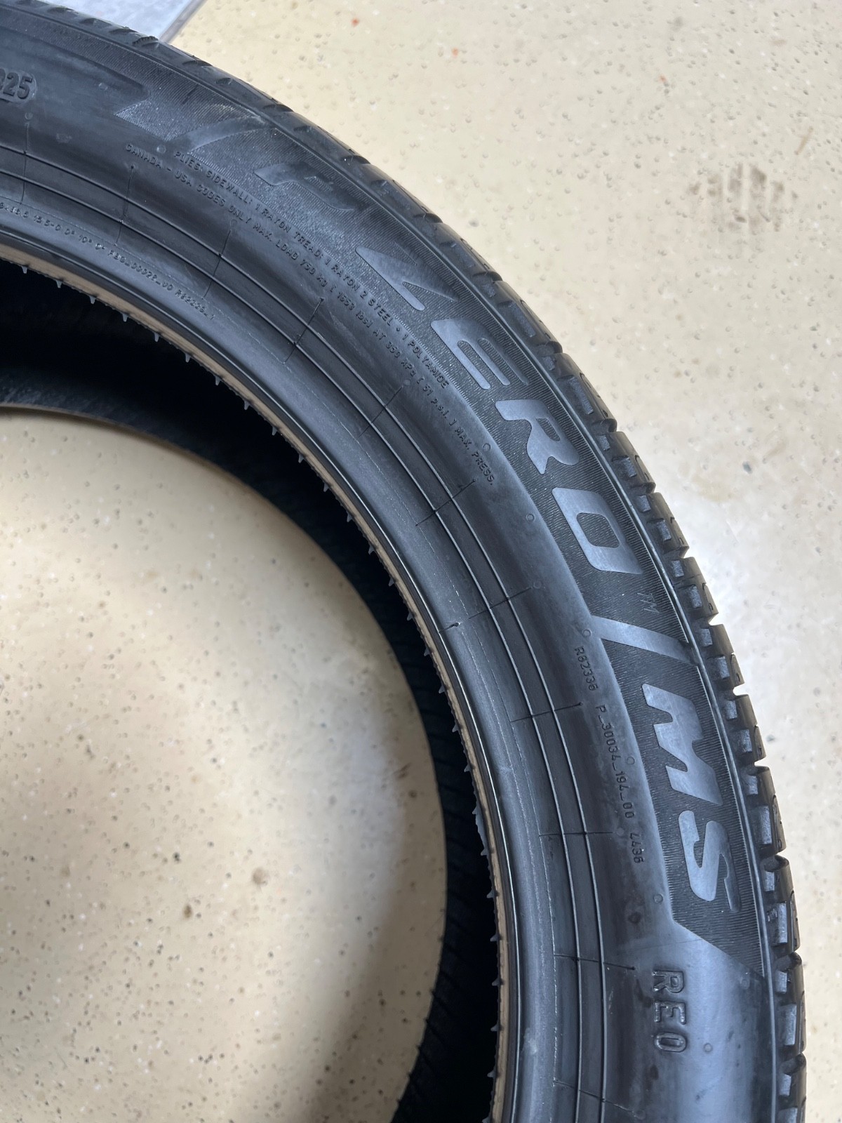 1 – TAKEOFF 245/40R19 XL (98H) P Zero MS Run Flat (RE0) Audi OEM – 7170