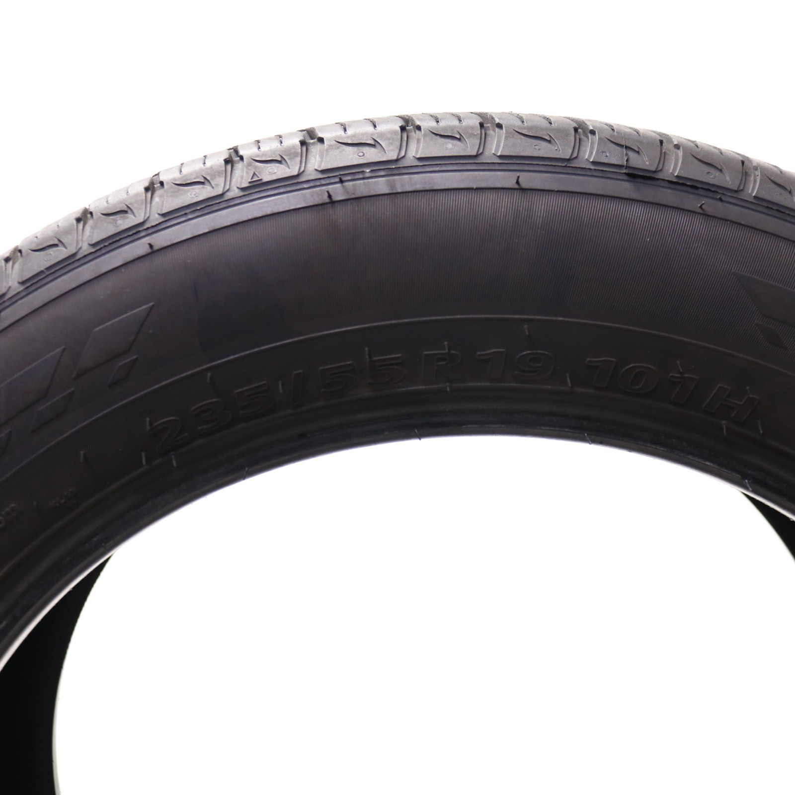 Set of 2 Used 235/55R19 Kumho Crugen Premium AO – 101H – 6-7/32 No Repairs