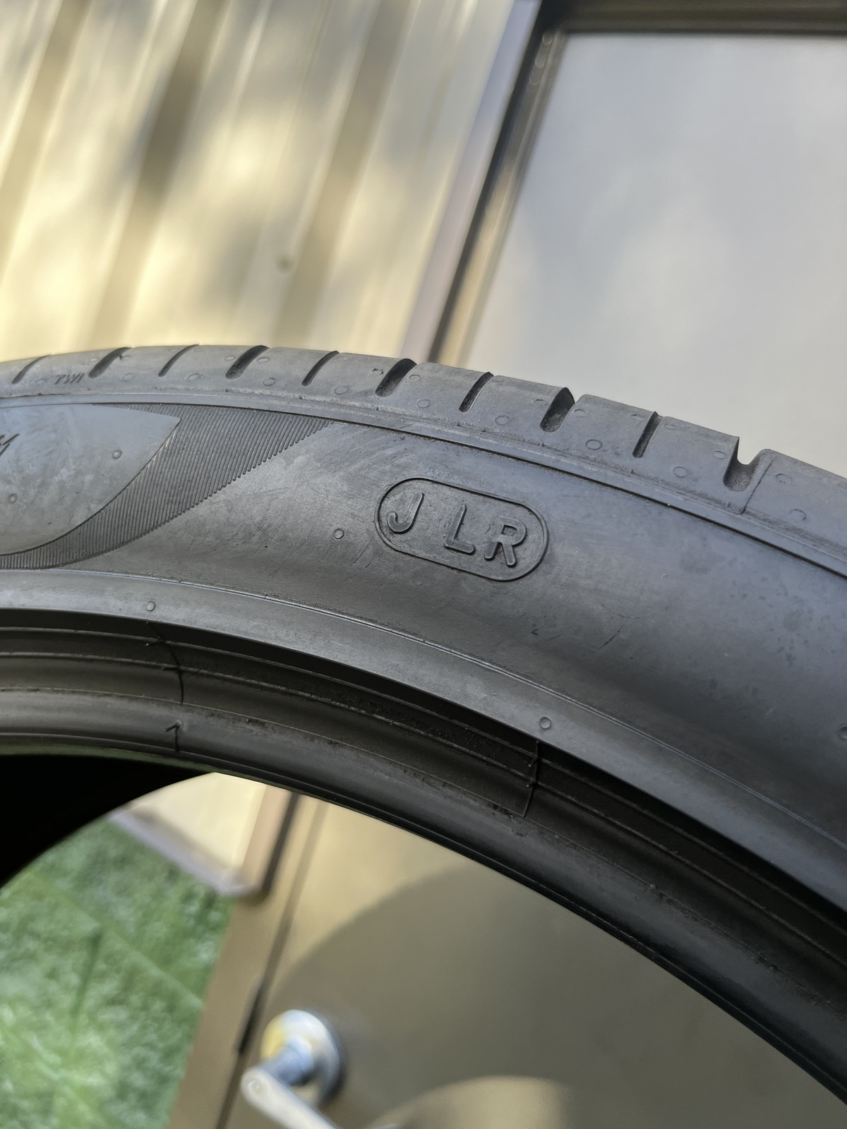 1 Tire Pirelli P Zero PZ4 J LR 265/40ZR22 106Y DOT.3923 6.75/32