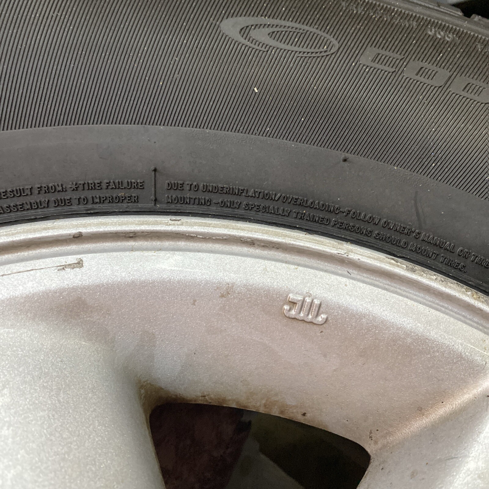 Used 255/65R16 Cooper Adventurer H/T 2000 Nissan Pathfinder Rim spare tire