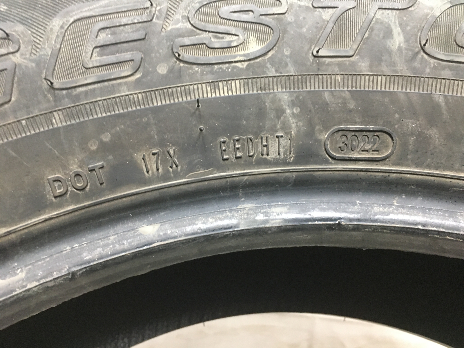 [1] Bridgestone Dueler H/T 685 P265/60R20 265 60 20 Tire 9.5-9.75/32