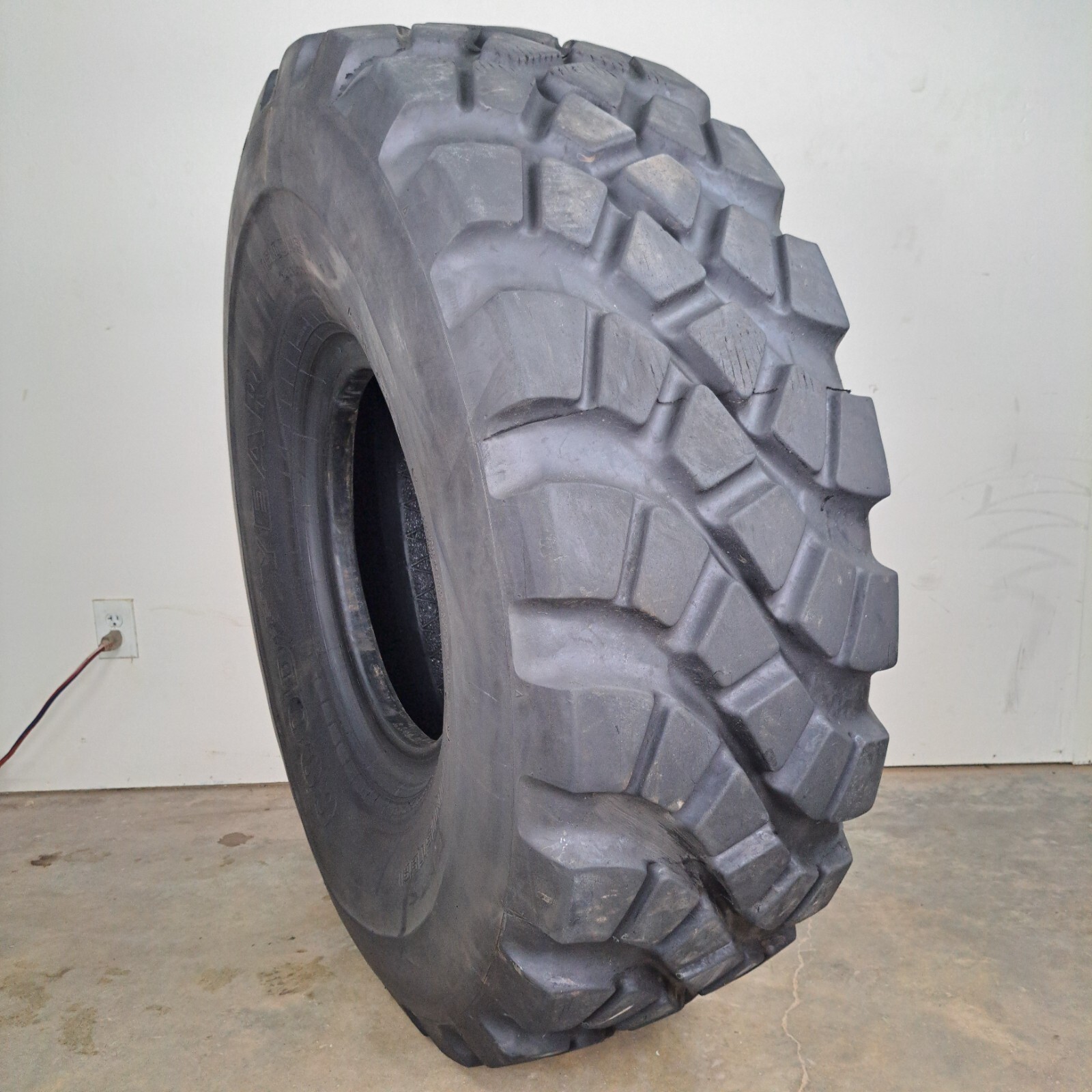 16.00R20 GoodYear AT/3A *Nice Used* 85%+ DOT 2016+