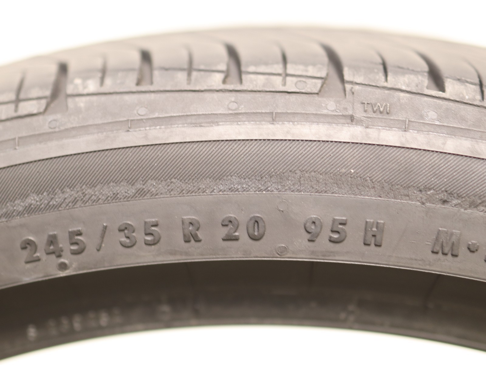 245/35R20 Continental Pro Contact TX 95H 8/32 DOT 3923 1J43