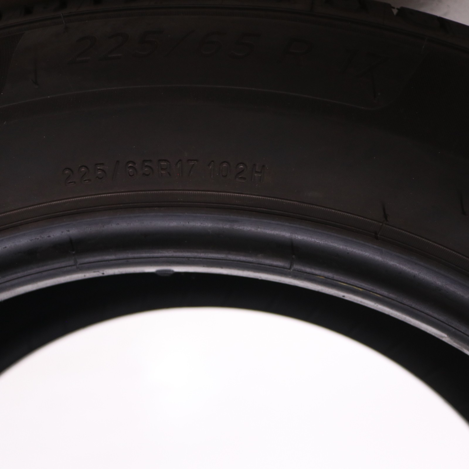 Set of 4 Used 225/65R17 Michelin Defender 2 – 102H – 9.5-10.5/32