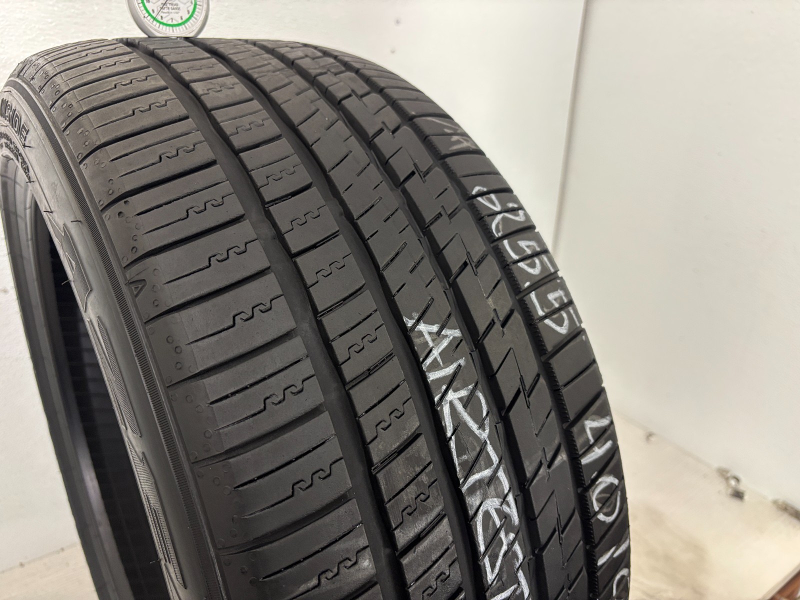 1 Tire 255 40 19 Falken Azenis FK460 A/S (80% Tread Left) NO REPAIRS 100Y