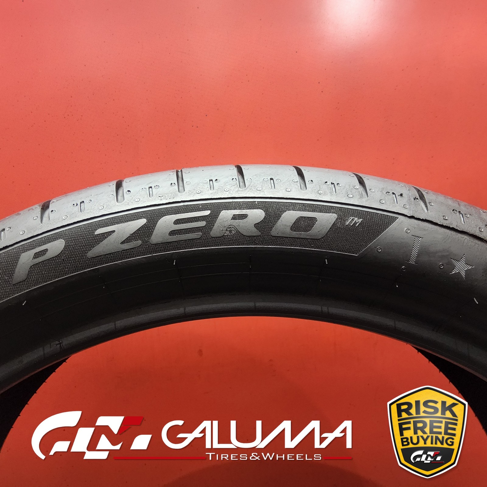 1 Tire Pirelli P-Zero (PZ5) I★ XL 255/35R19 255/35/19 2553519 96Y #95102