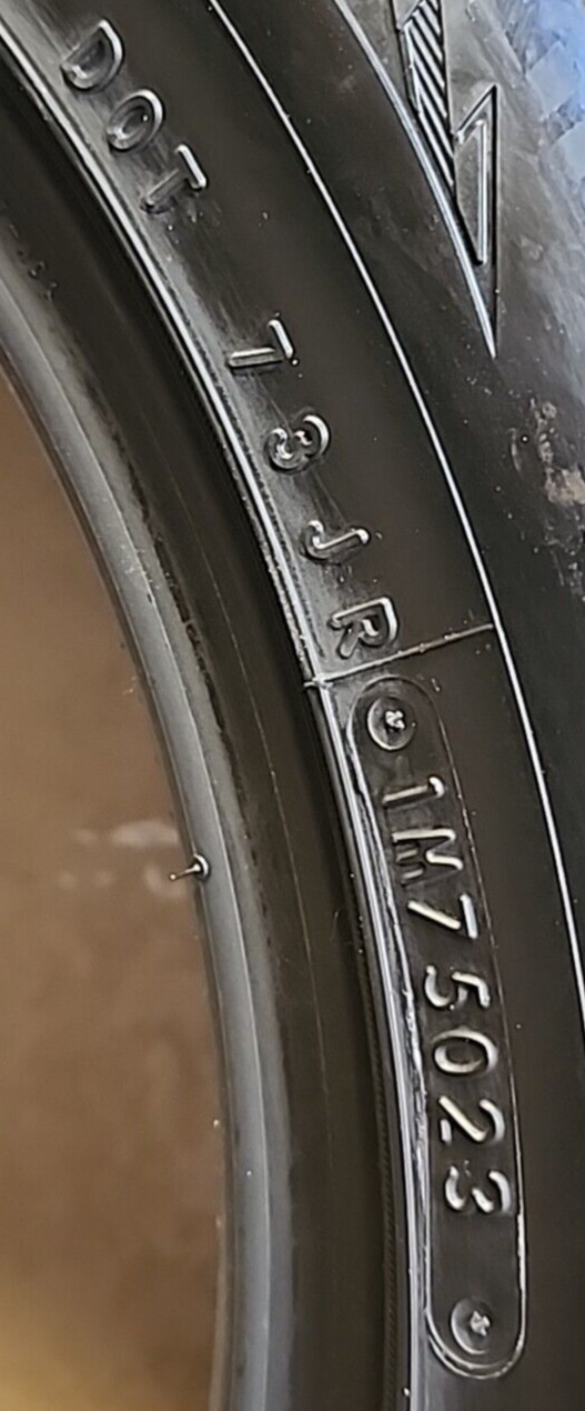225/50ZR17 98W Nitto NT555 G2 10/32 DOT 5023 2255017