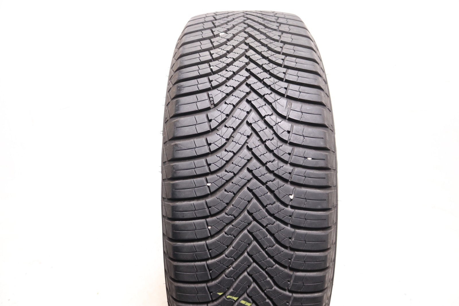 Set of 2 Used 235/60R18 Goodyear Assurance WeatherReady 2 – 107V – 8.5-9.5/32