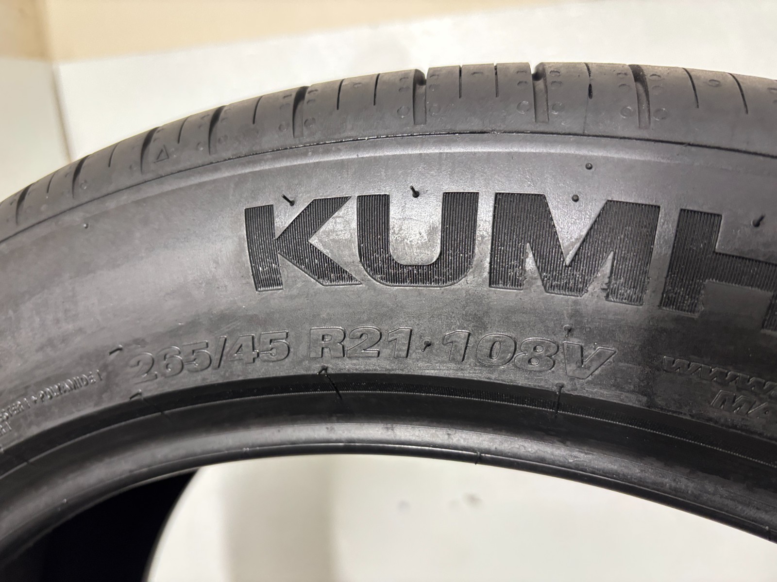 NO SHIPPING ONLY LOCAL PICK UP 2 Tires 265 45 21 Kumho Majesty X Solus