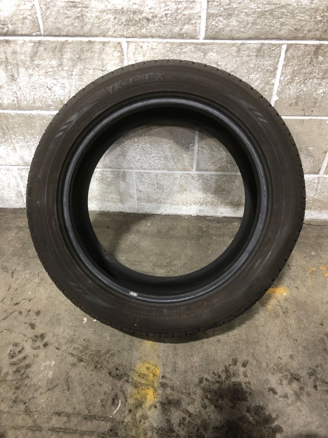 1x P225/50R17 Yokohama YK-GTX ALL SEASON 10/32 98 V Used Tire 2255017