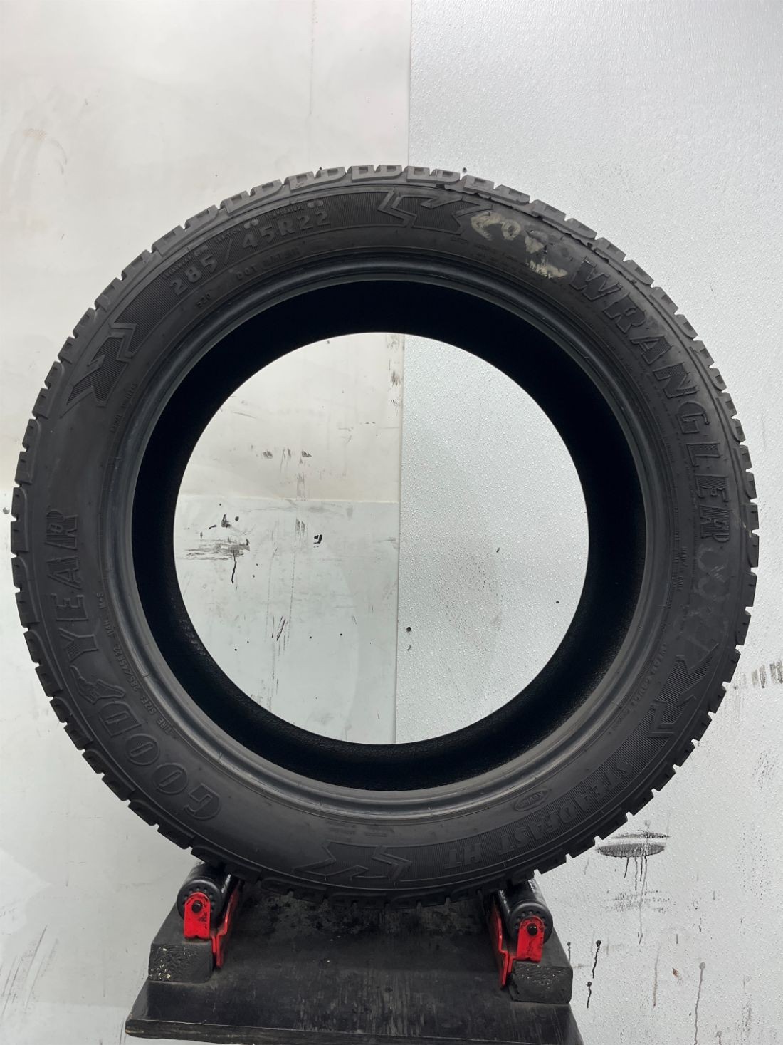 1 Used P285/45R22 Goodyear Wrangler Steadfast HT 114 H – 11/32