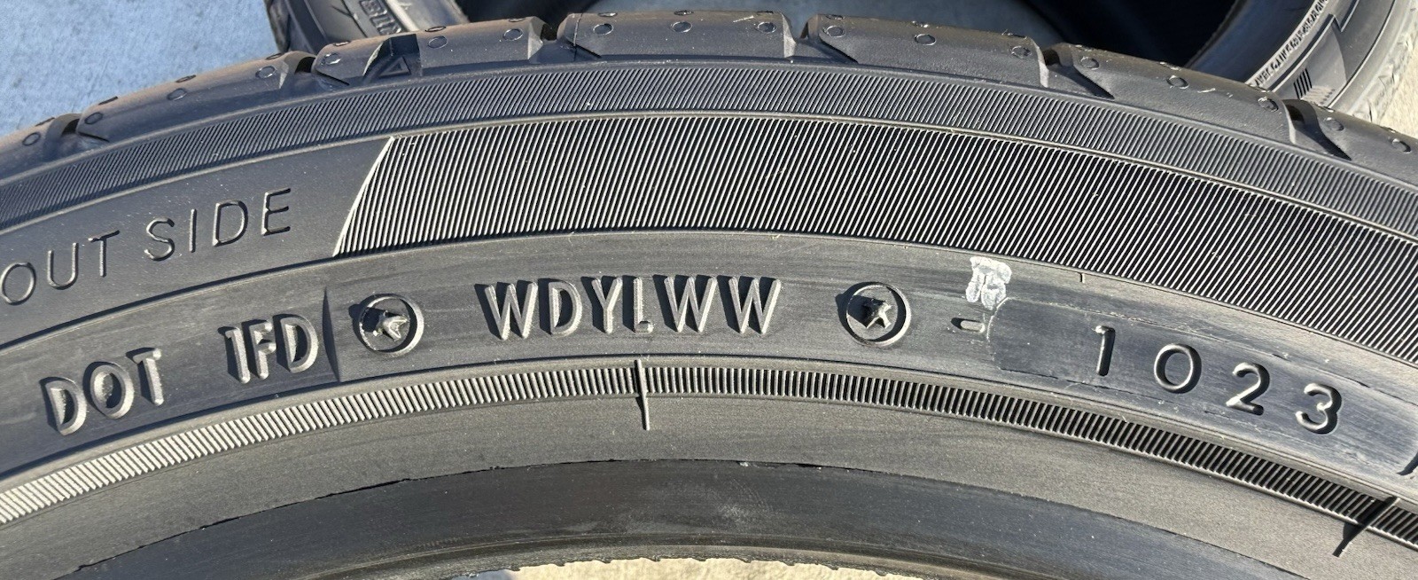 Set of FOUR BRAND NEW 265/35ZR18 (97Y) Yokohama ADVAN Sport V107 Tires 2653518