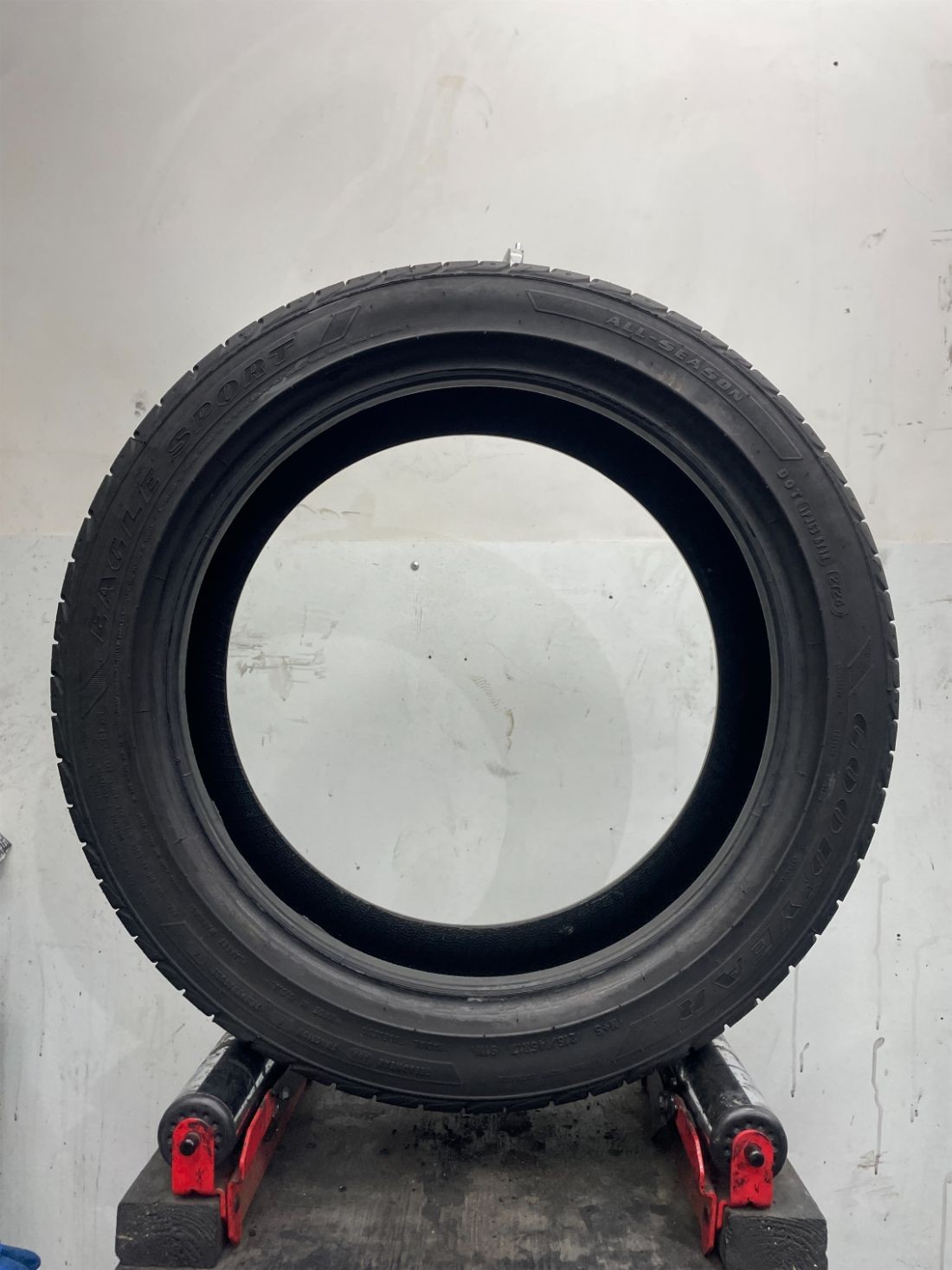 1 Used P215/45R17 Goodyear Eagle Sport All-Season 91 W – 8/32