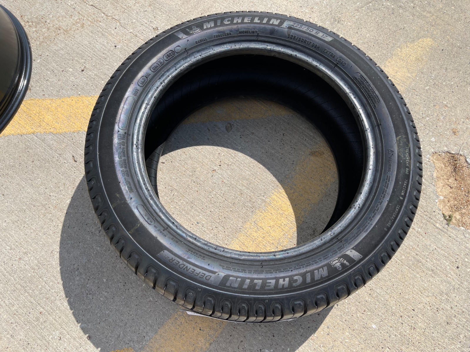 (1) 225/50/17 Michelin Defender 2 tire 225/50R17 98H XL M+S
