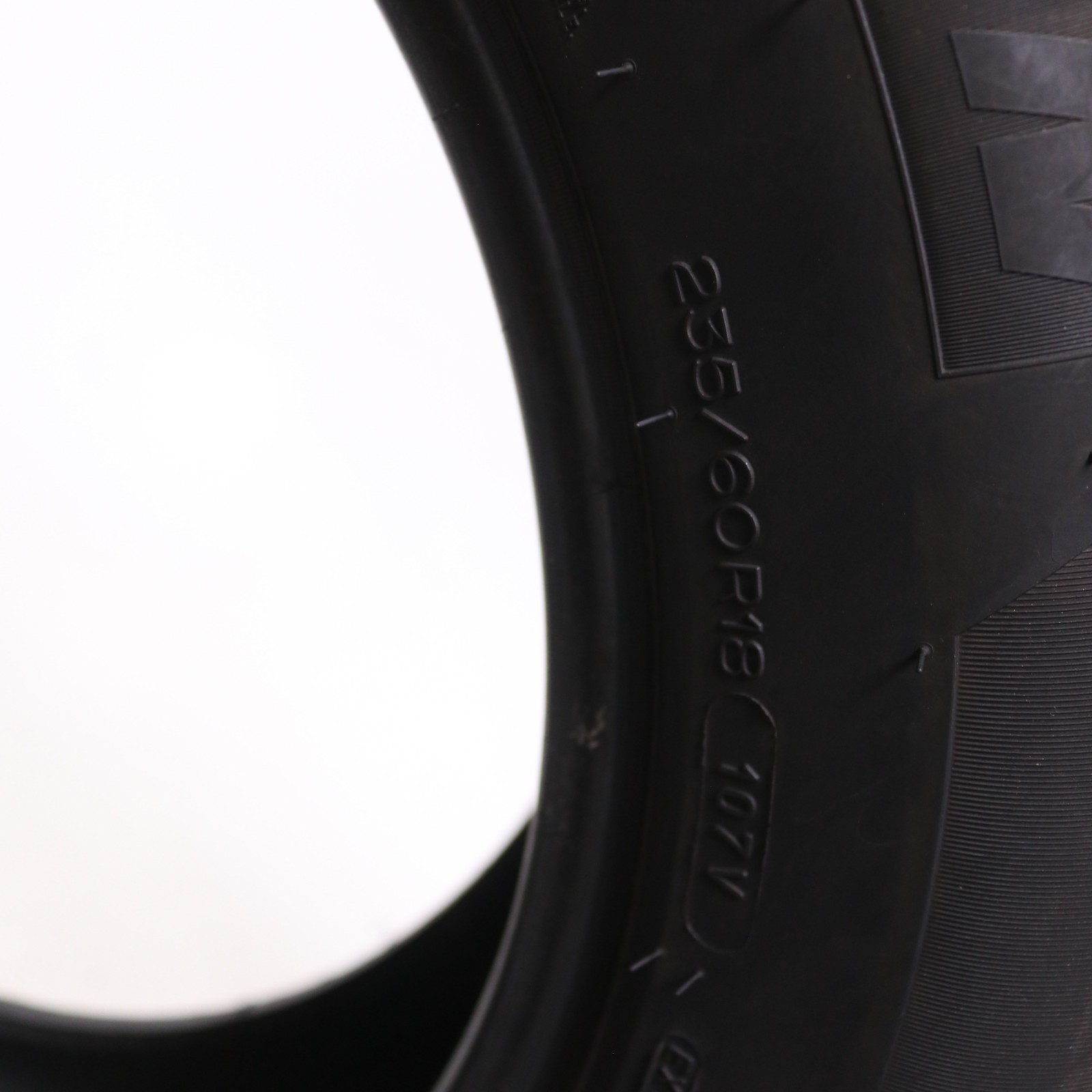 Set of 2 Used 235/60R18 Michelin Latitude Tour HP J LR – 107V – 7.5-8/32