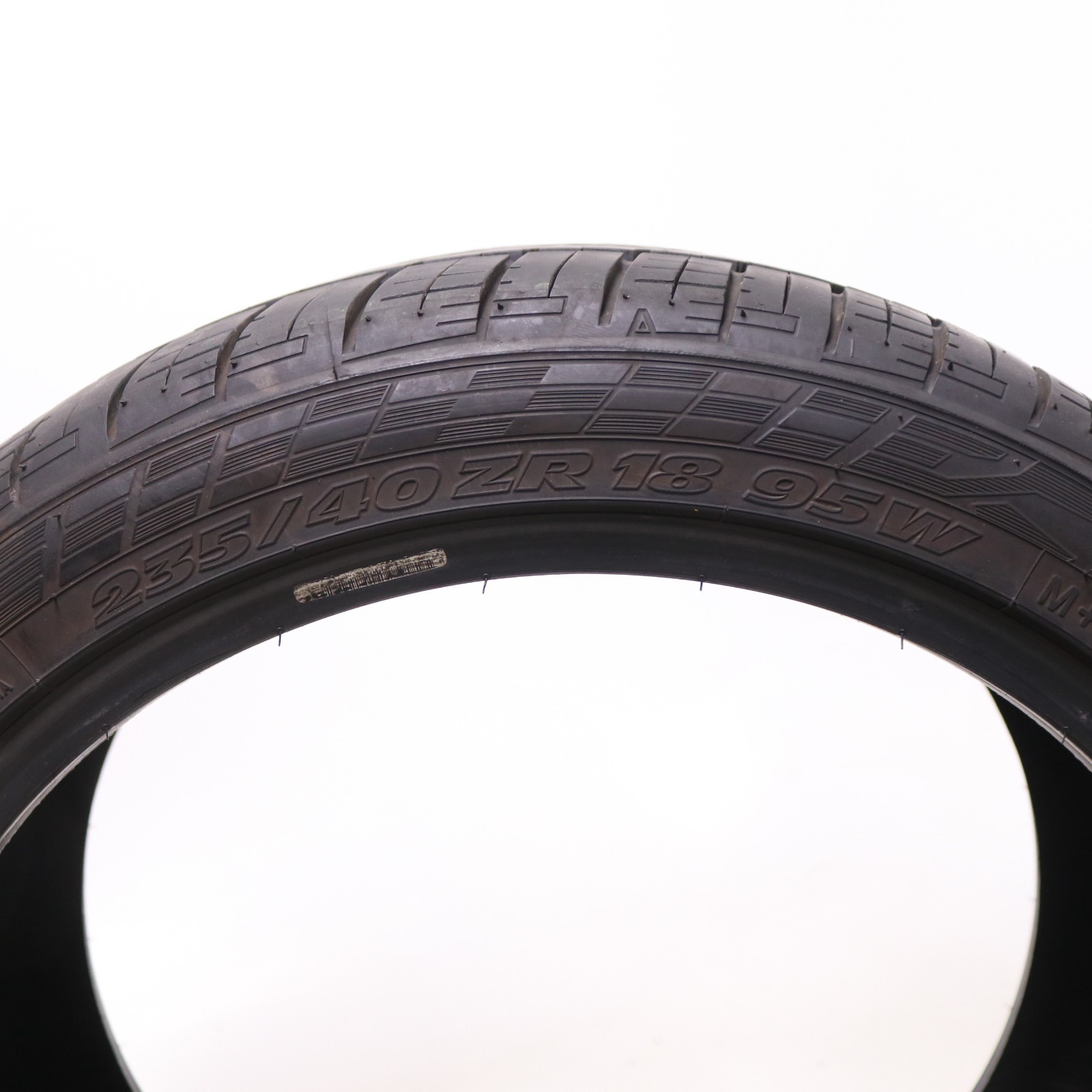 Set of 2 Used 235/40ZR18 Road Hugger GTZ – 95W – 9-10/32